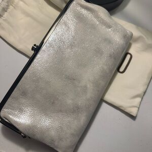 Hobo International Lauren clutch in Snowglobe